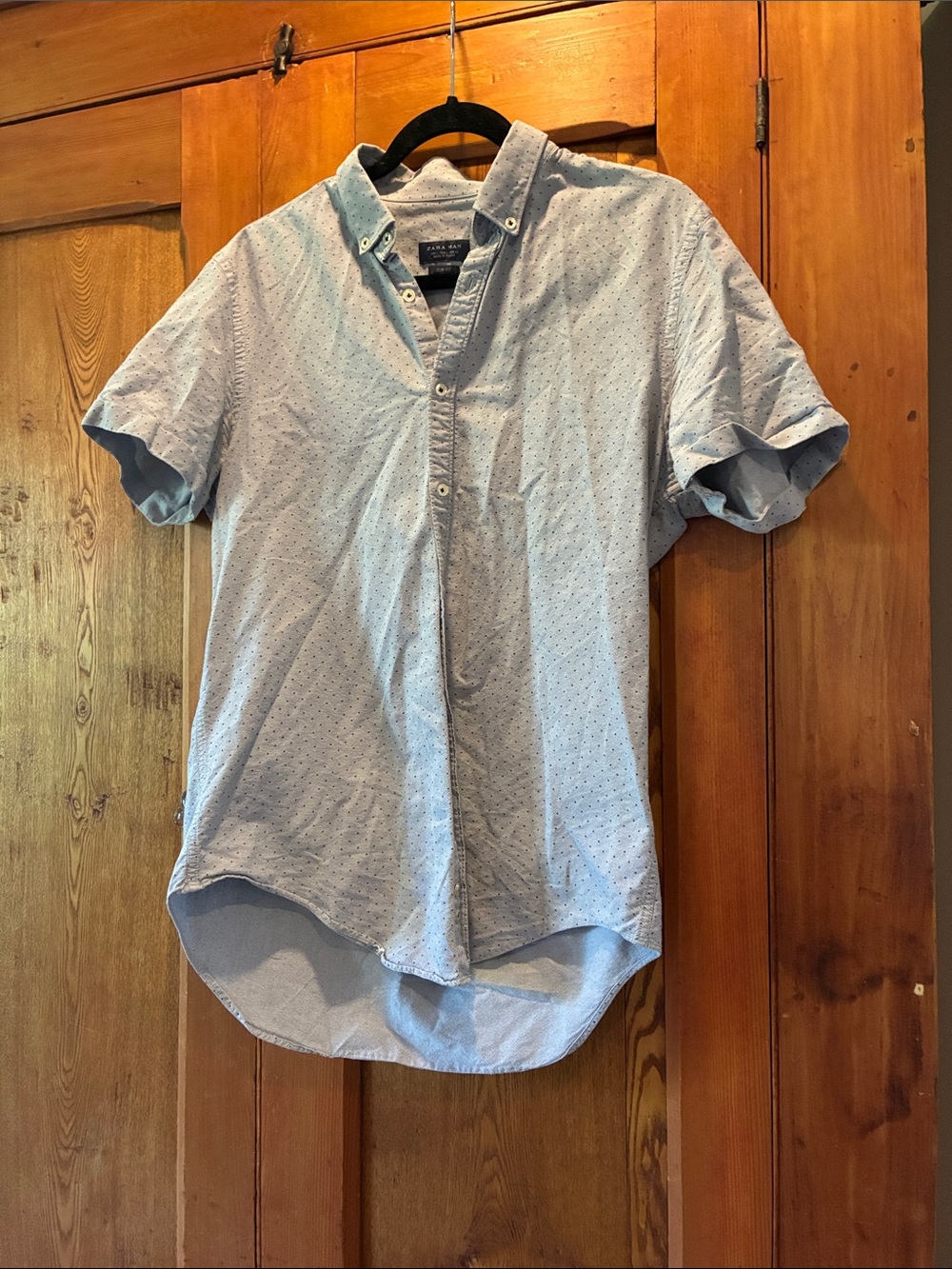 10/25$ 🥳
Light Blue Short-Sleeve Button-Down Shirt - Men